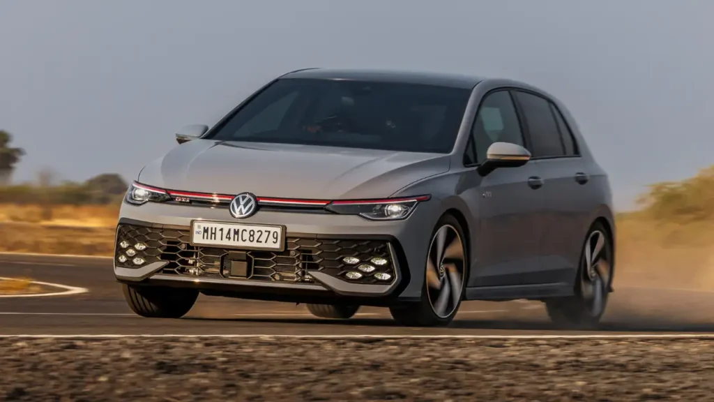 Volkswagen Golf GTI: दिलों पर राज करने आ गई भारत में, पावर, पैशन और परफॉर्मेंस का बेहतरीन मेल